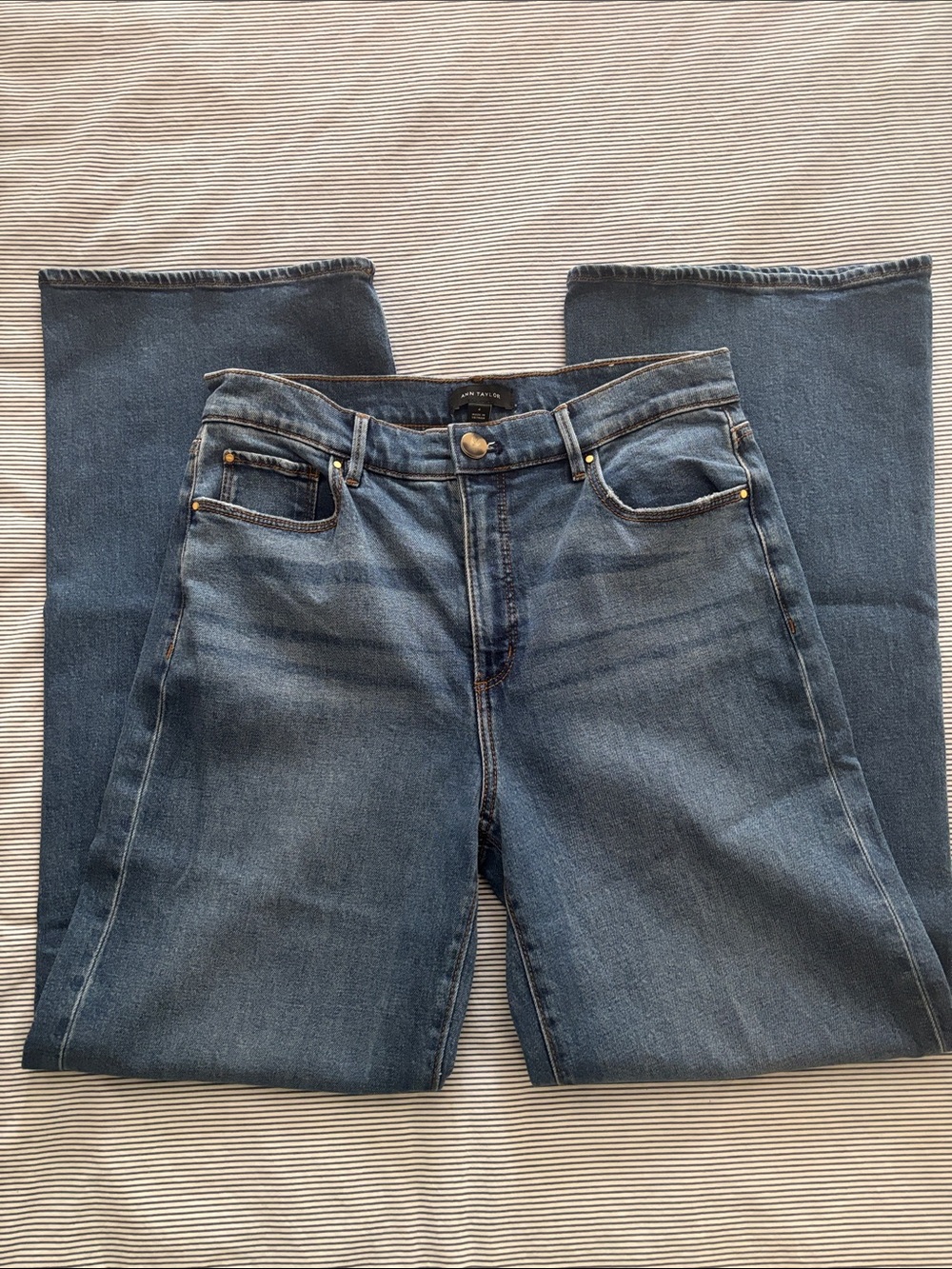 Ann Taylor Women's wide Leg Denim Jeans in Medium Blue